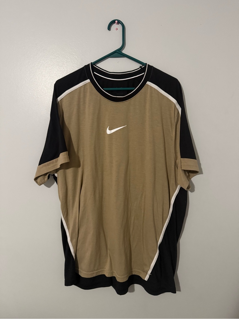 Nike Men’s Olive Green and Black Short-Sleeve Performance Tee